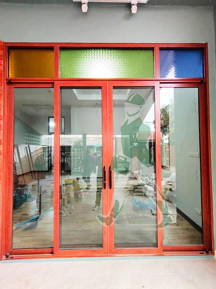 อลูมิเนียมลายไม้ สีเหมือนไม้จริง อลูมิเนียมลายไม้สักแดง