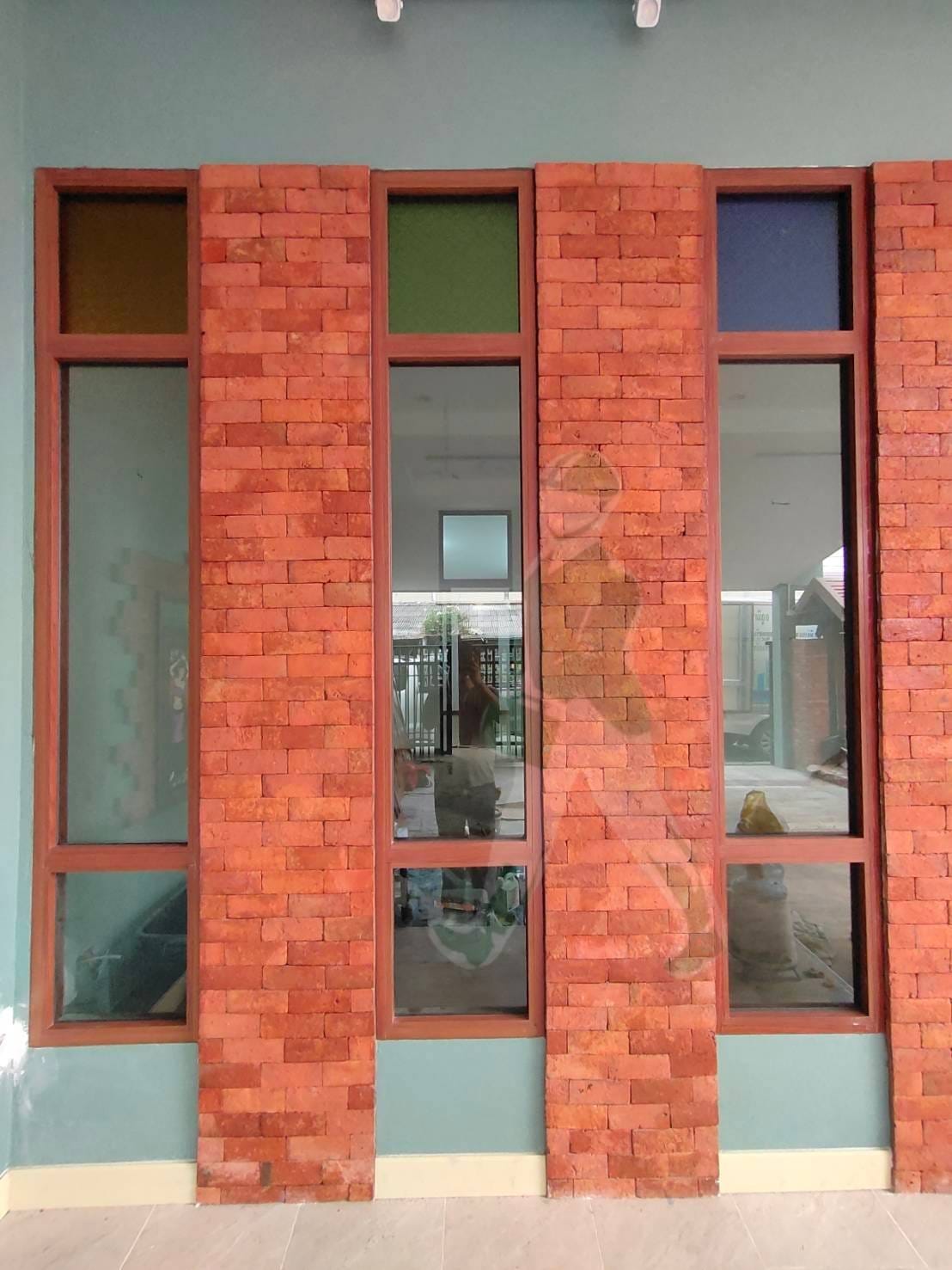 อลูมิเนียมลายไม้ สีเหมือนไม้จริง อลูมิเนียมลายไม้สักแดง