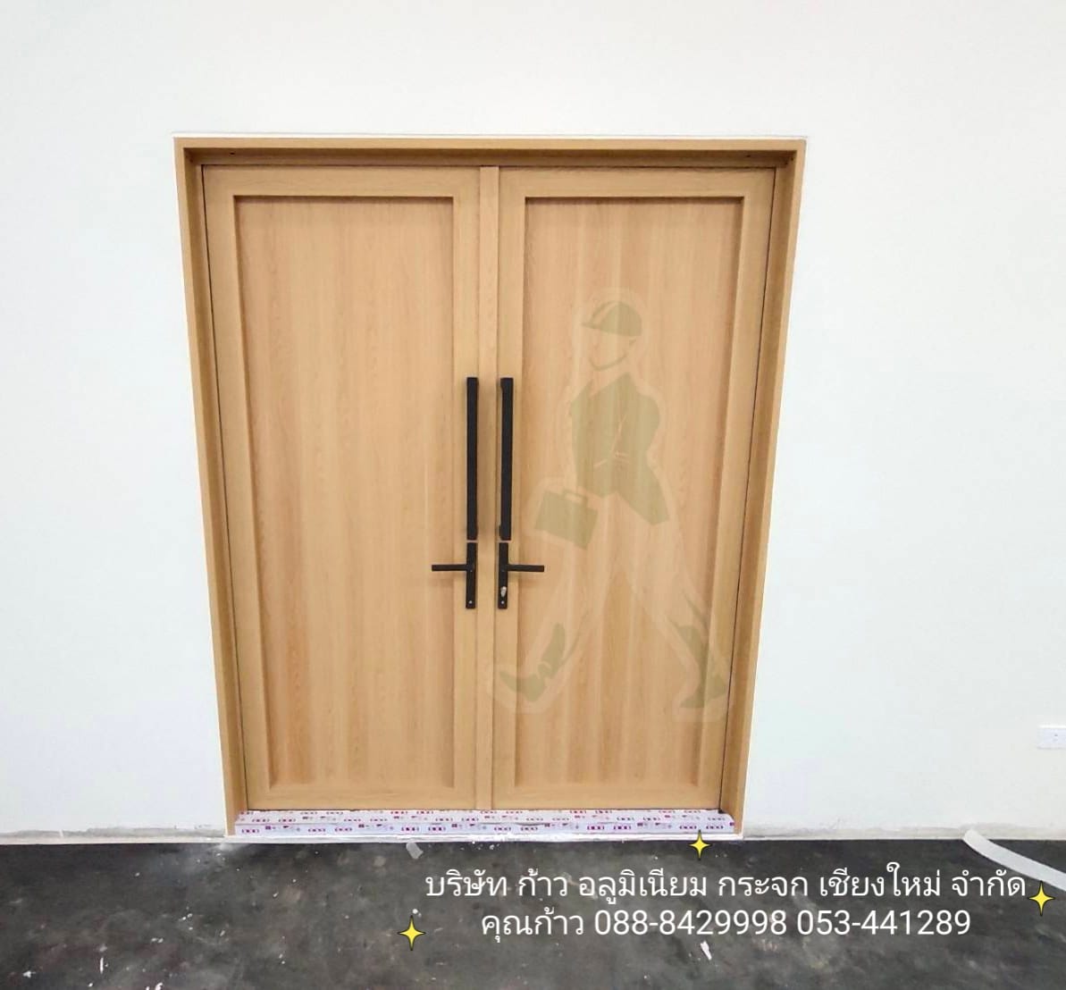 ชุดประตูบานเปิดยูโร อลูมิเนียมลายไม้สนผิวหยาบ