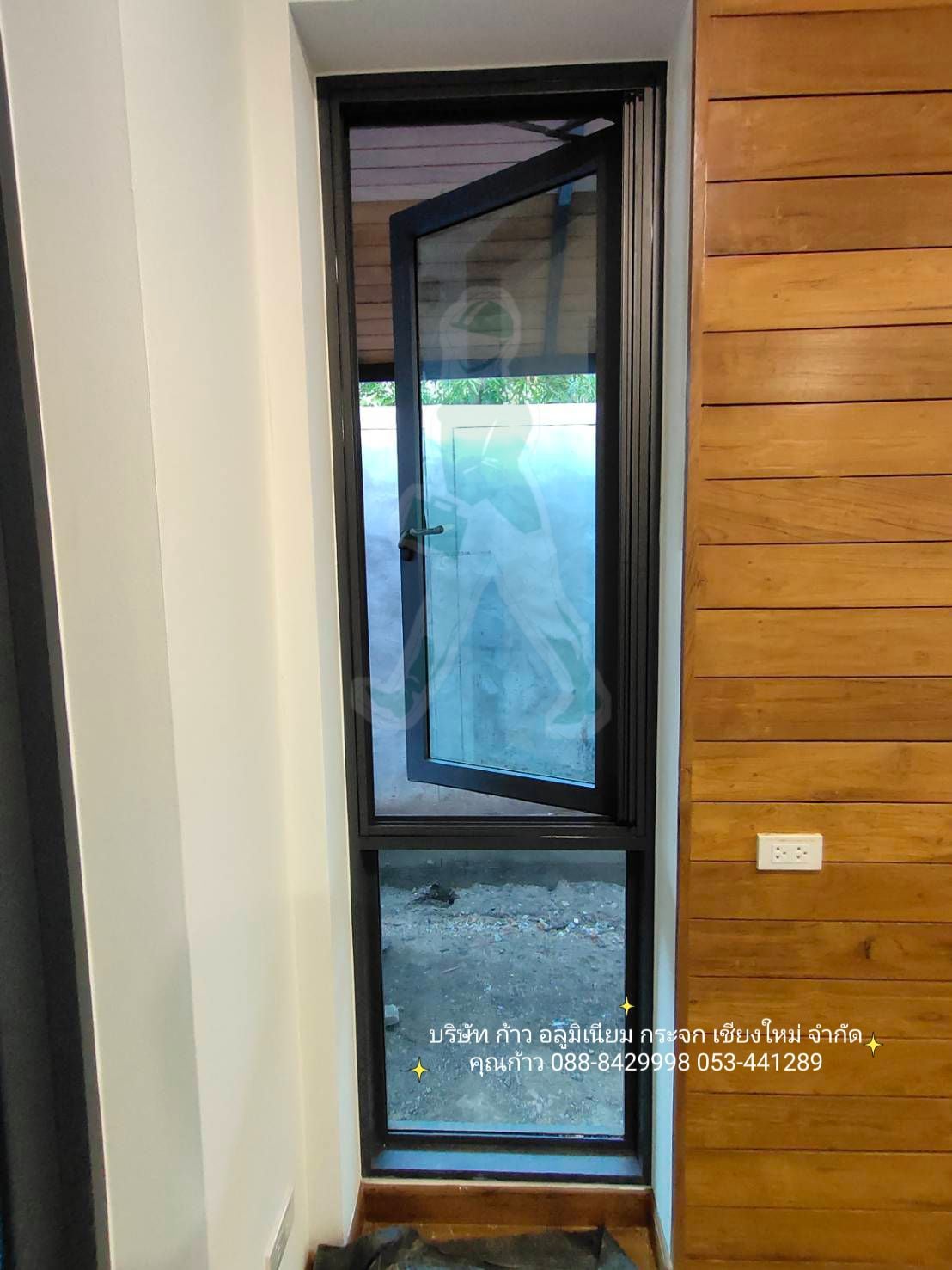 ชุดหน้าต่างประตูยูโร  พร้อมมุ้งลวด ธารา อลูมิเนียมสีเทาซาฮาร่า