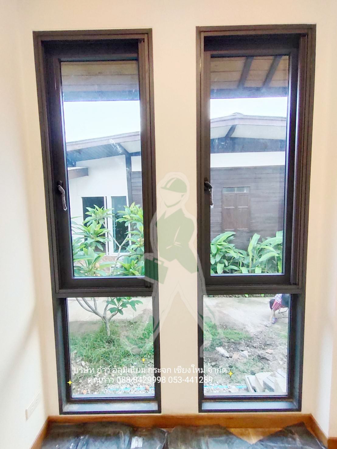 ชุดหน้าต่างประตูยูโร  พร้อมมุ้งลวด ธารา อลูมิเนียมสีเทาซาฮาร่า