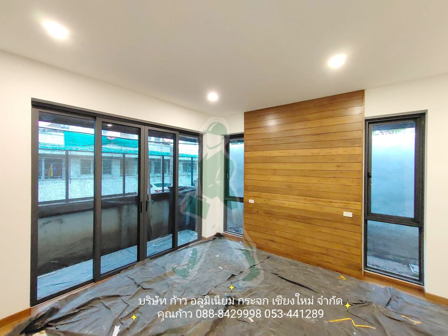 ชุดหน้าต่างประตูยูโร  พร้อมมุ้งลวด ธารา อลูมิเนียมสีเทาซาฮาร่า