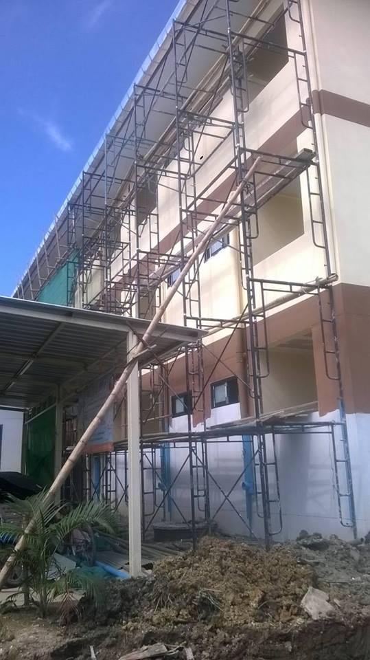 งานติดตั้งหน้าต่างบานเลื่อน  อลูมิเนียมสีชา กระจกชา  พร้อมมุ้งลวด หอพัก 3 ชั้น