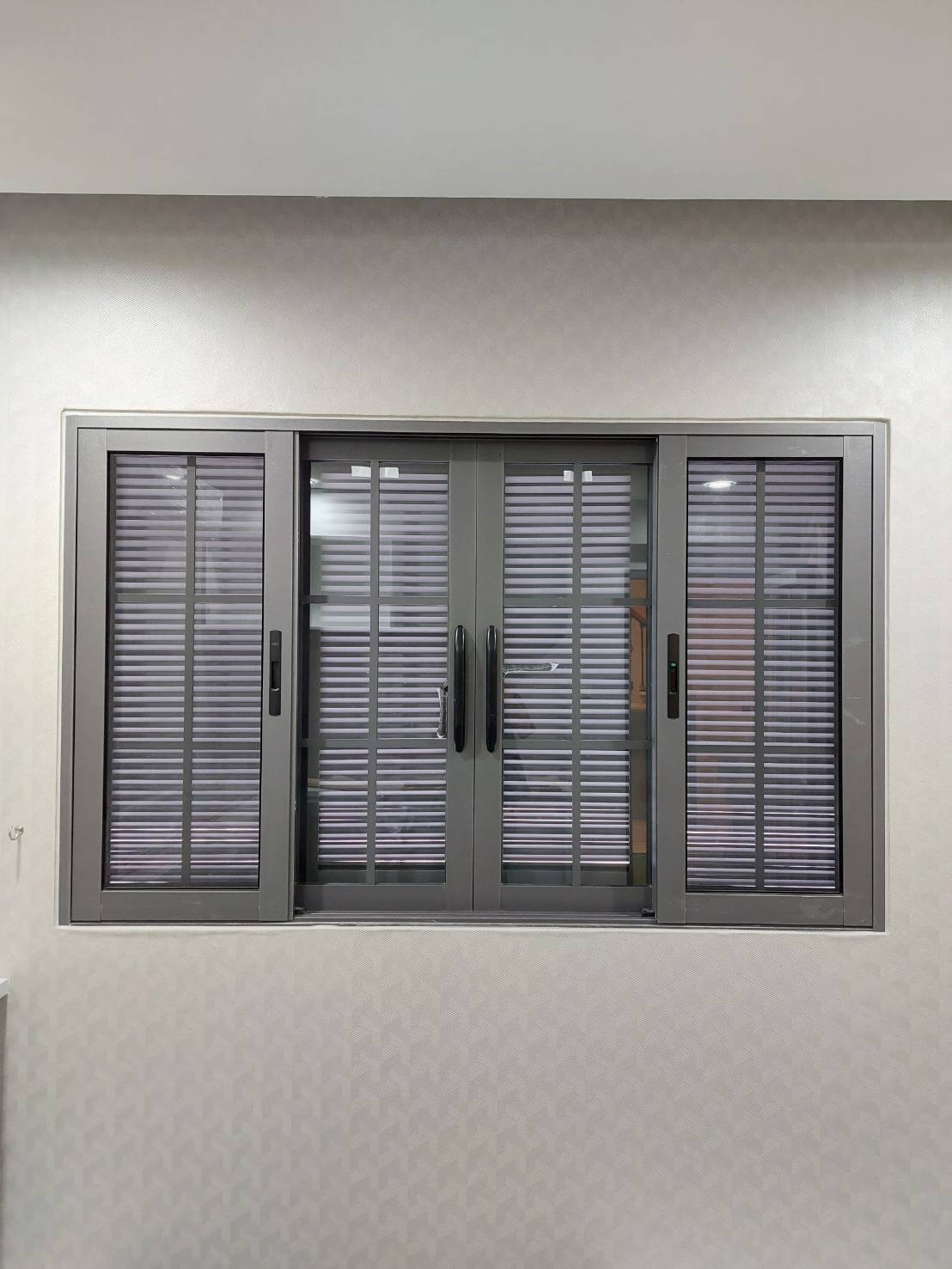 อลูมิเนียมหน้าต่างประตู บ้านทรงยุโรปสไตล์คลาสสิก