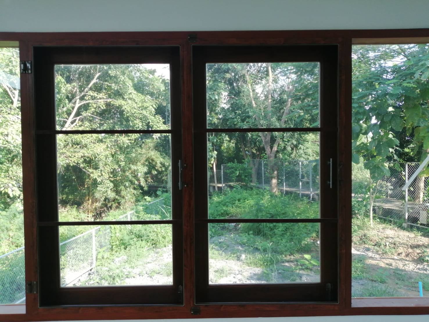 งานติดตั้งมุ้งจีบ เฟรมลายไม้สัก