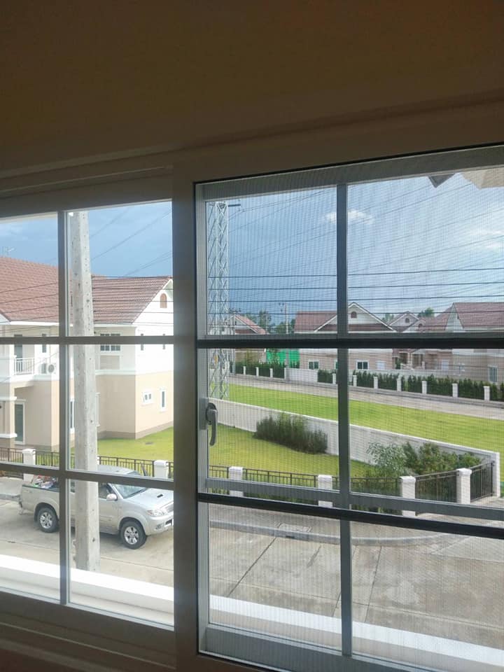 งานติดตั้งชุดประตู หน้าต่างบานเลื่อน กระจกกั้นห้อง