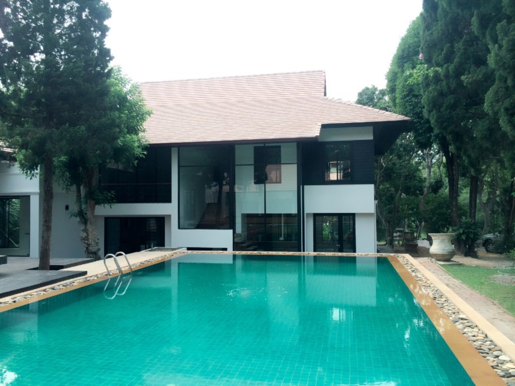 ติดตั้งอลูมิเนียมสีดำ 1.5 มิลลิเมตร กระจกใส 8 มิล หมู่บ้านนภาดอย