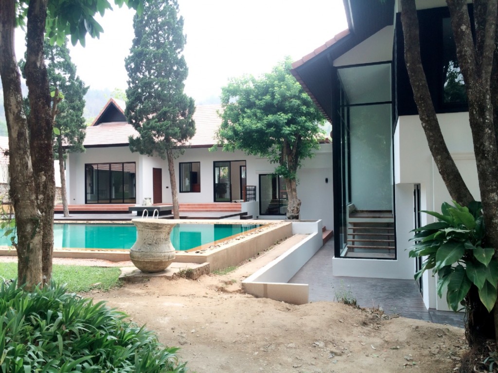 ติดตั้งอลูมิเนียมสีดำ 1.5 มิลลิเมตร กระจกใส 8 มิล หมู่บ้านนภาดอย