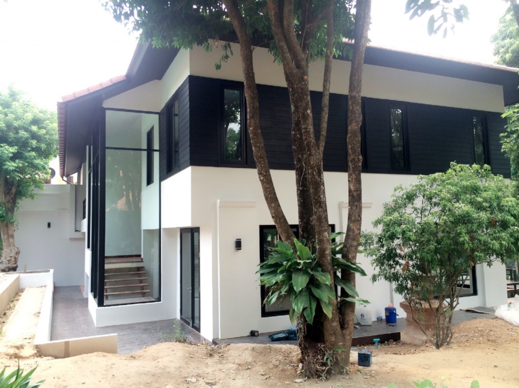 ติดตั้งอลูมิเนียมสีดำ 1.5 มิลลิเมตร กระจกใส 8 มิล หมู่บ้านนภาดอย