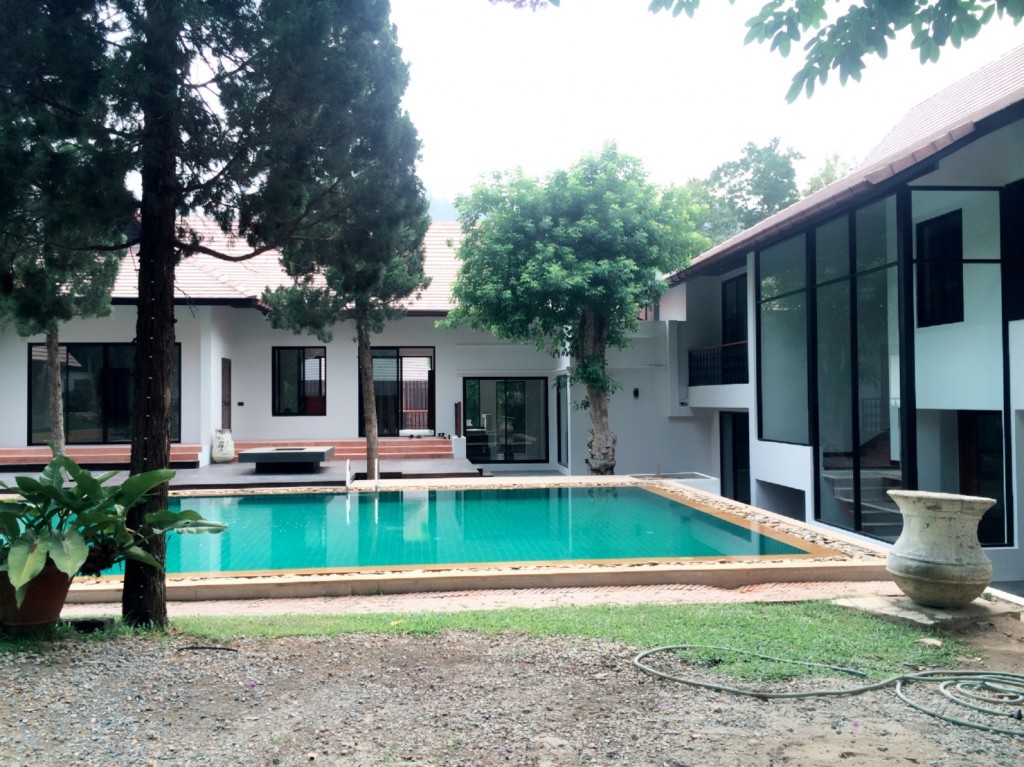 ติดตั้งอลูมิเนียมสีดำ 1.5 มิลลิเมตร กระจกใส 8 มิล หมู่บ้านนภาดอย