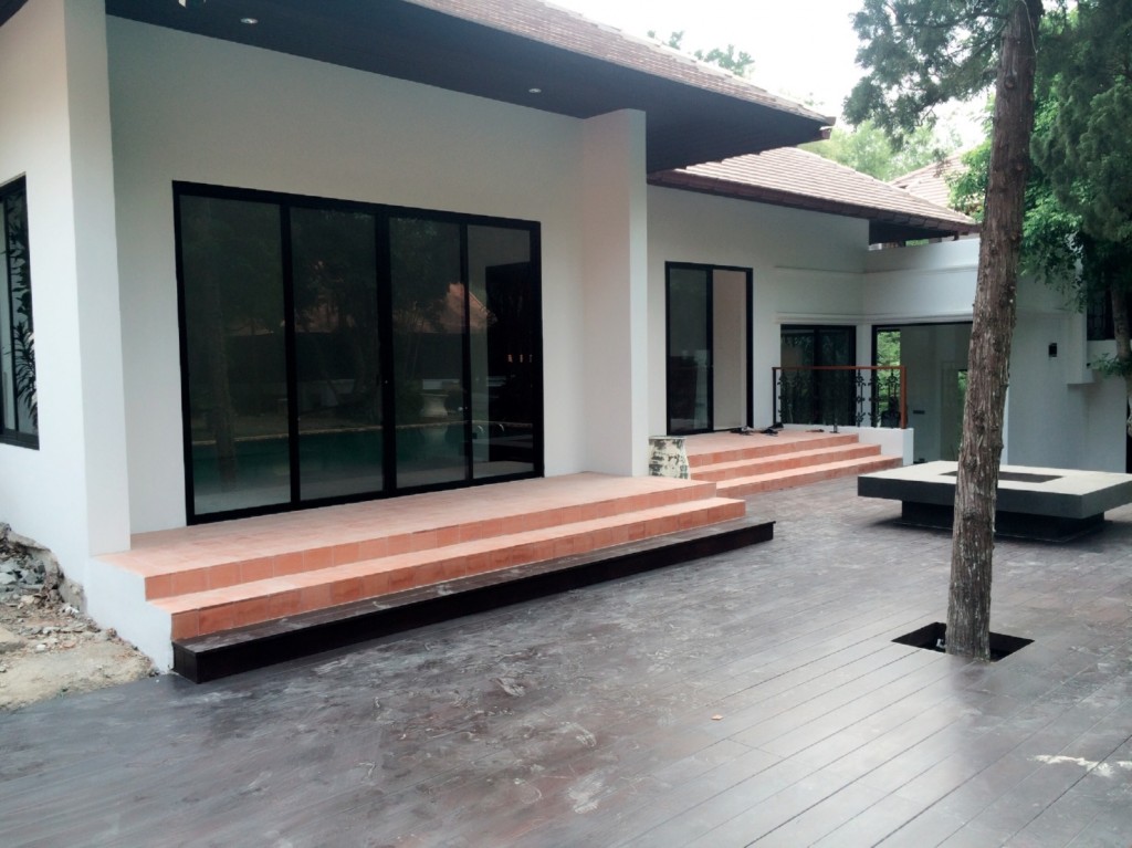 ติดตั้งอลูมิเนียมสีดำ 1.5 มิลลิเมตร กระจกใส 8 มิล หมู่บ้านนภาดอย