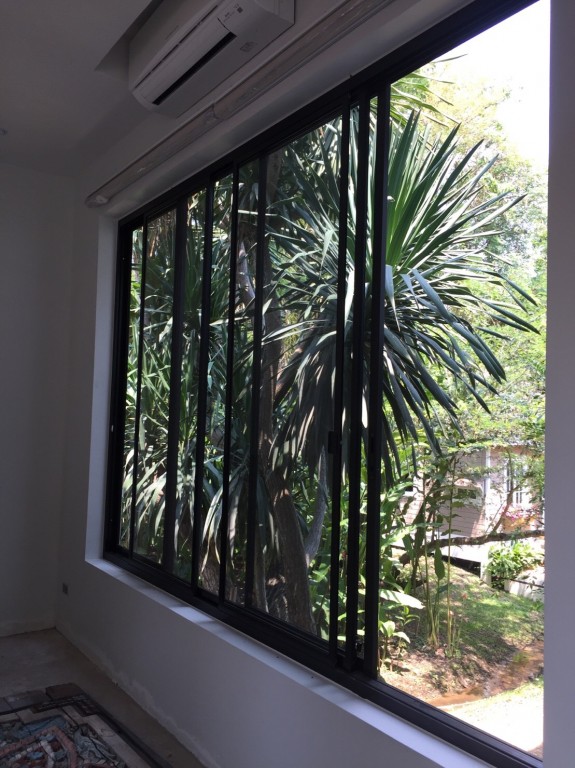 ติดตั้งอลูมิเนียมสีดำ 1.5 มิลลิเมตร กระจกใส 8 มิล หมู่บ้านนภาดอย