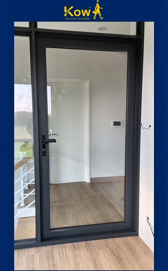 กระจกกั้นห้อง พร้อมประตูบานเปิด หน้างาน อ.สันทราย จ.เชียงใหม่ 4