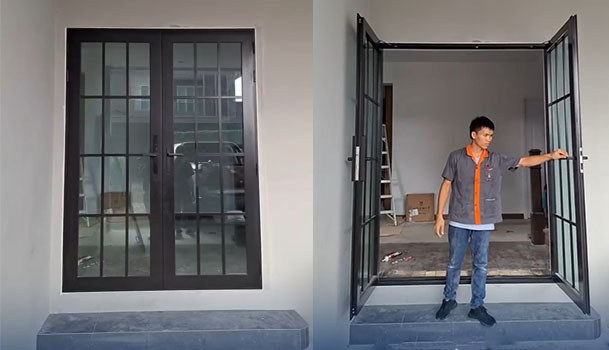 ประตูอลูมิเนียมกระจกแต่งเส้นตารางสุดคลีน